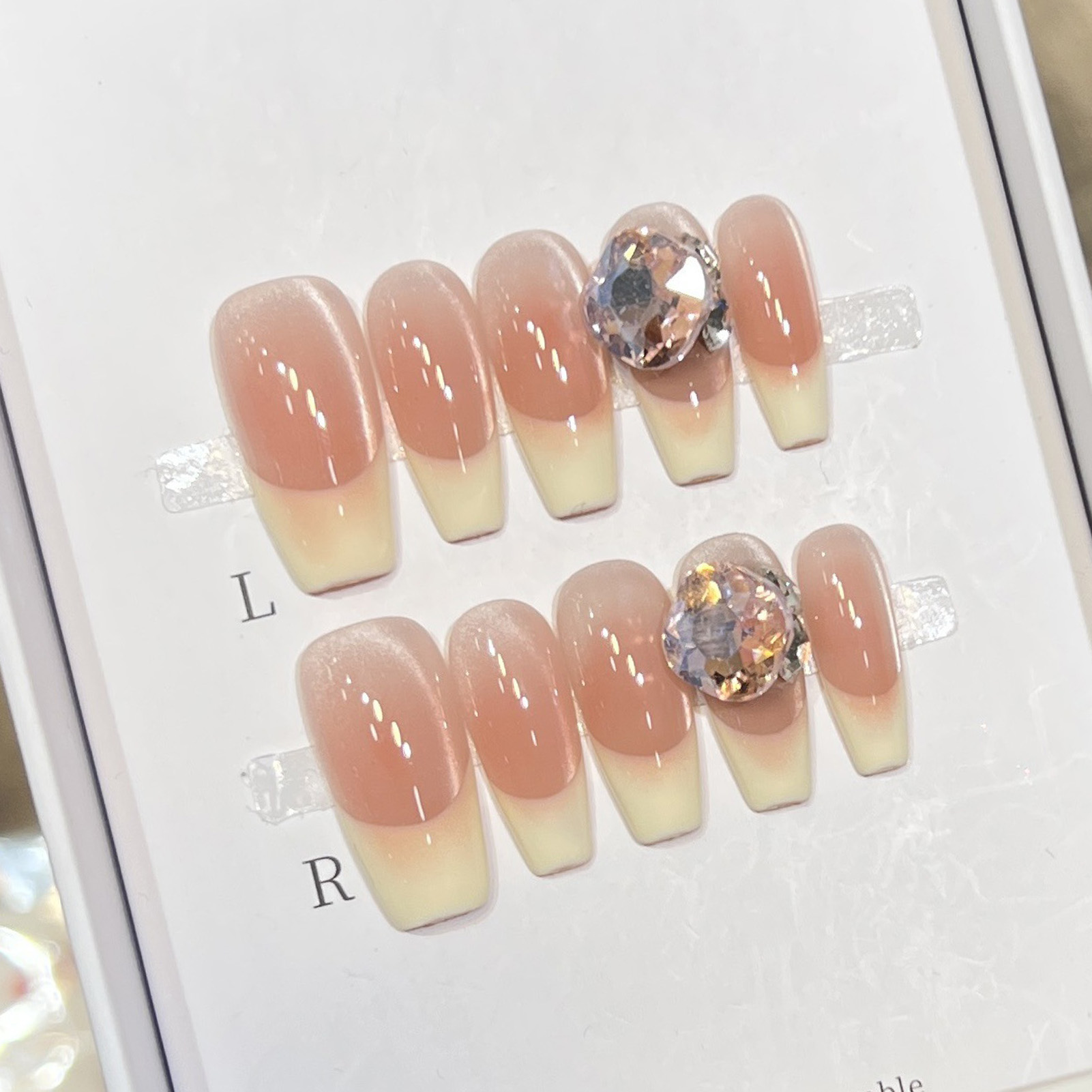 10 قطعة النساء الوردي الصحافة  - مراجعة Nail Art Pink Cat Eye وسعره